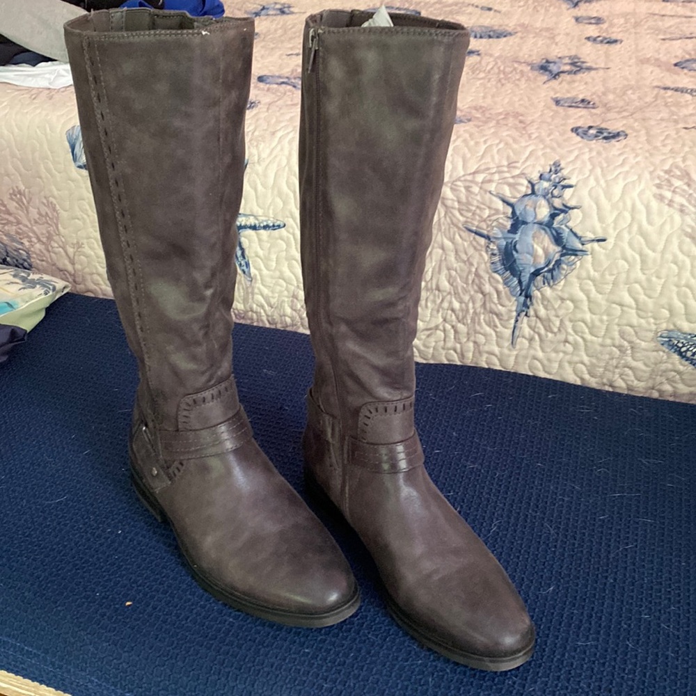Baretraps grey boots. Size 9.5